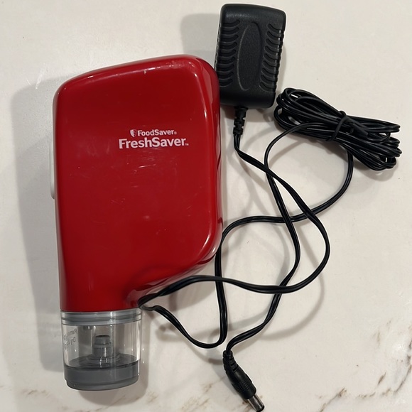 Foodsaver Freshsaver compact handheld vacuum sealer - Picture 3 of 3